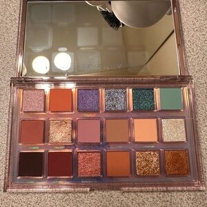 Huda Beauty Eyeshadow Palette - Vibrant Multi-Color Collection